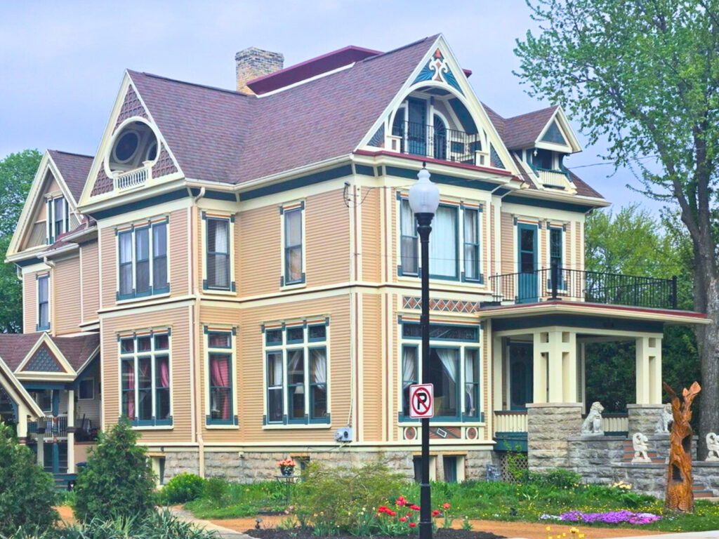 Queen Anne Home in Oshkosh, WI